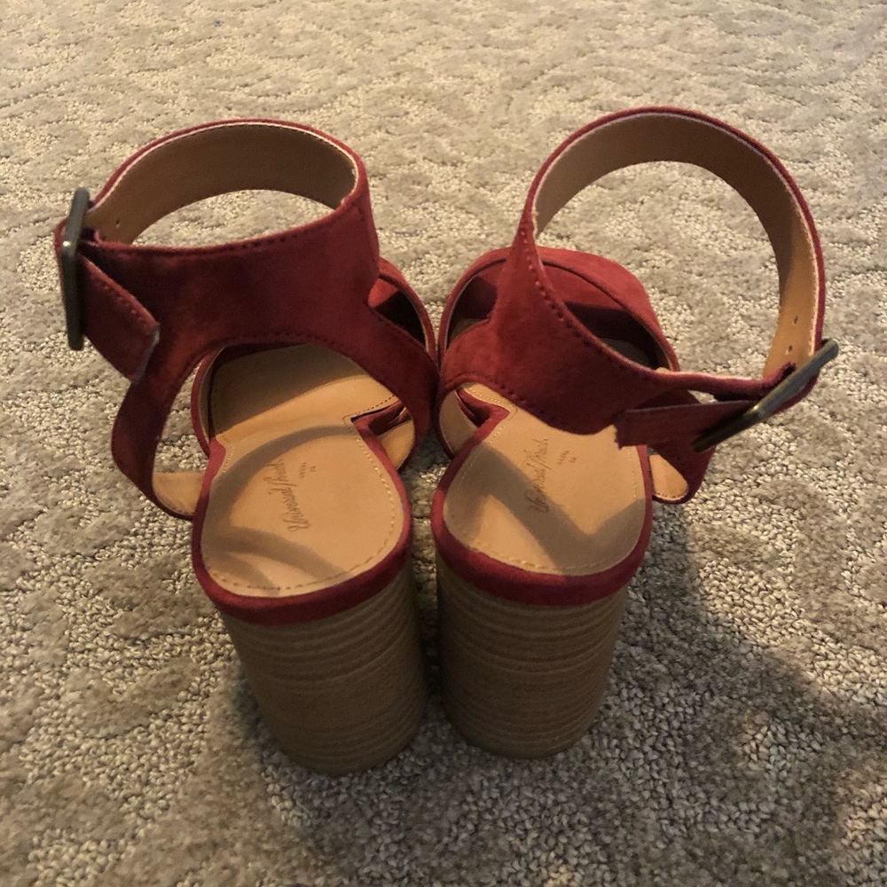 Universal Thread Heels - Picture 3 of 6